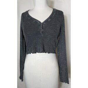 Stitch & Pine long sleeve crop top pullover v neck with 3 snaps size Medium